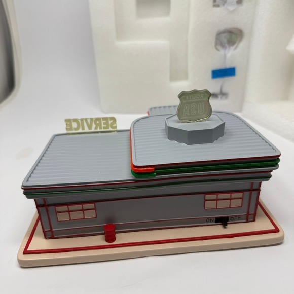 Hawthorne Village Route USA Illuminated Gas Station Sculpture 14-02395-001 A0954 - Picture 9 of 11